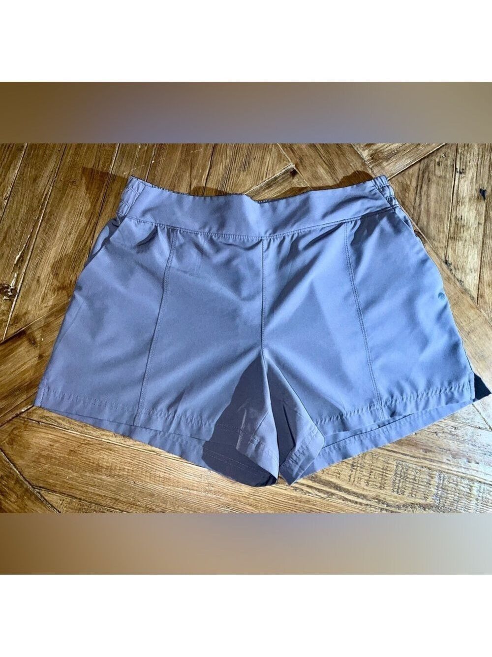 Apana shorts in a greyish color… pockets and lightweight - size large